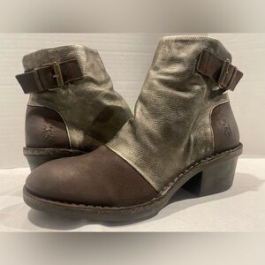 FLY LONDON 897 Metallic Brown Leather Buckle Heeled Ankle Booties Womens 8-8.5